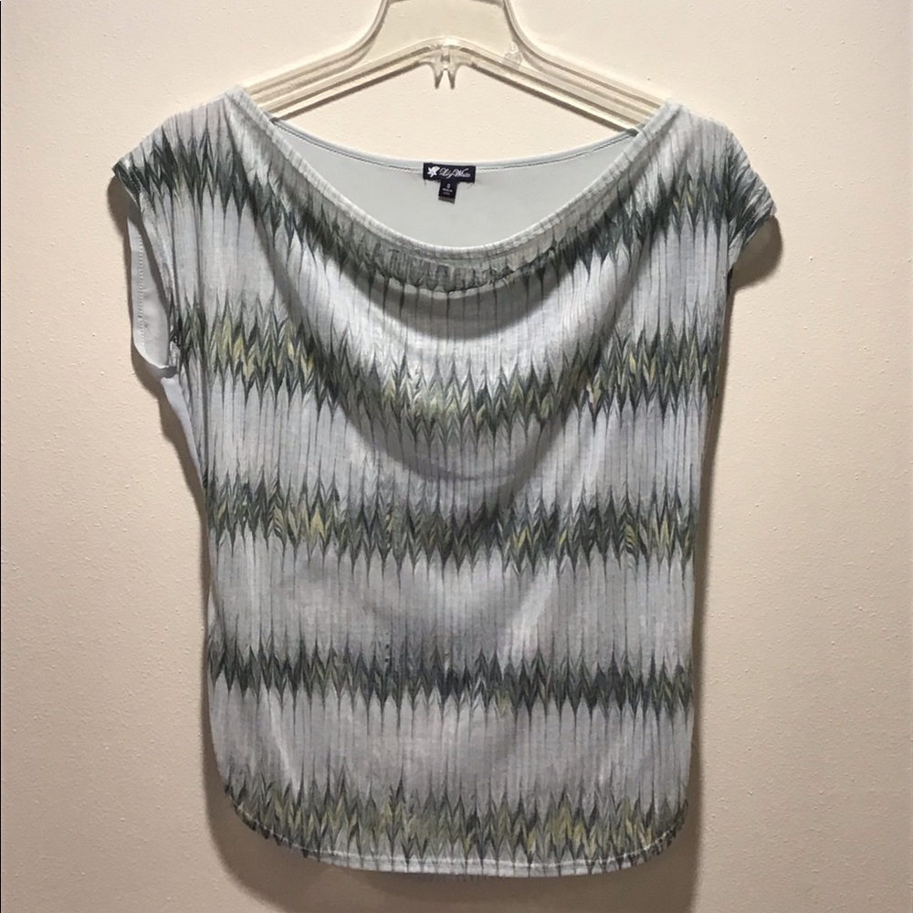 Light top with design. Size small